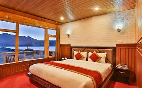 Snow Pine Luxury Wooden Cottage